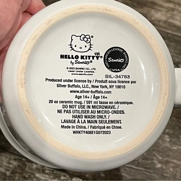 Sanrio Hello Kitty "Be Merry and Bright" Ceramic Camper Mug NEW - Picture 6 of 8